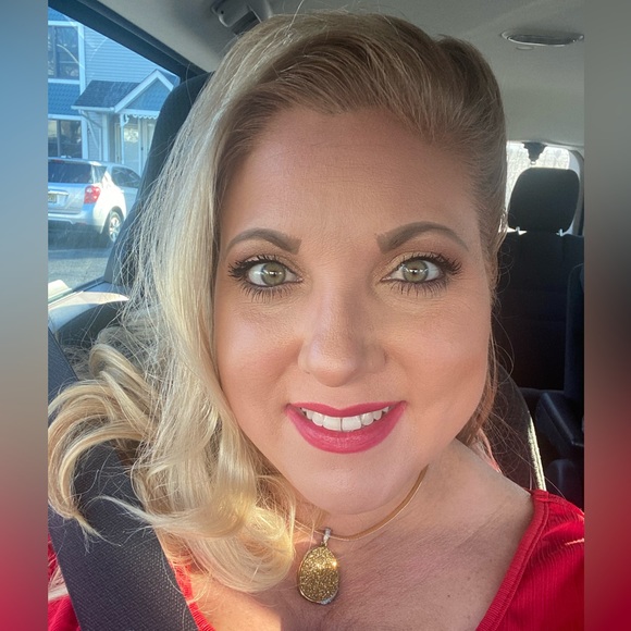 Meet your Posher, Elisa - Picture 1 of 1